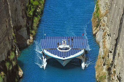 Il catamarano a energia solare fa tappa a Venezia