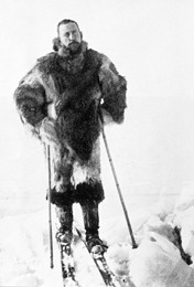 Amundsen sugli sci. Foto: AMNH Library