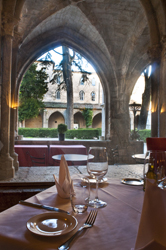 Ristorante al Convento Reale del XIII secolo costruito vicino alla Basilica di Saint Maximin