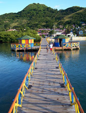 Il ponte di legno che collega Santa Catalina a Providencia