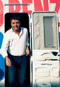 Matteo Renzi sul suo camper elettorale