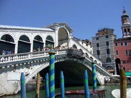 Il ponte di Rialto, uno dei simnoli della città lagunare