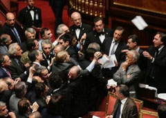 Rissa in Parlamento...