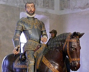 La statua di Vespasiano Gonzaga all'interno di Palazzo Ducale 
