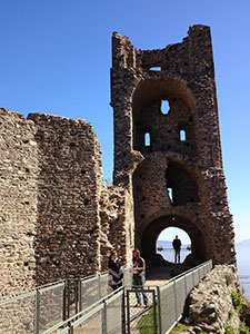 Quello che resta della torre della Bell'Alda. Dalla balconata si ha una splendida vista su Torino e l'imbocco della Val di Susa