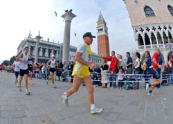 Maratoneti in Piazza San Marco