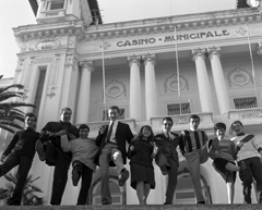 Una foto del '74 davanti al Casinò di Sanremo con Piero Focaccia e il gruppo Equipe 84