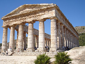 Il sito archeologico di Segesta, nel Trapanese