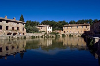 terre Bagno Vignoni, nel comune di San Quirico d'Orcia