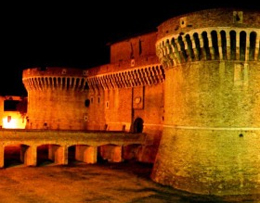 Le torri e le imponenti mura della Rocca