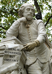 Shakespeare La statua di Shakespeare in Leicester Square, Londra