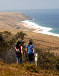 Camminando lungo le coste  all'interno del Deep Creek Conservation Park (Foto: SATC)