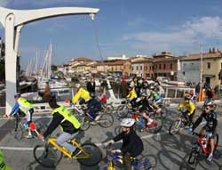 Gli appassionati della bicicletta a Cervia