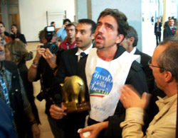 Valerio Staffelli con il tapiro