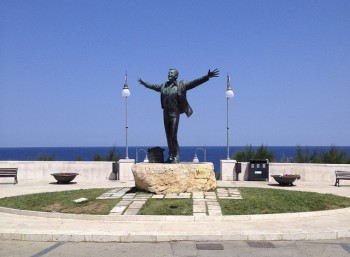 Puglia Statua Modugno