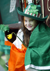 Una bambina festeggia il St. Patrick's Day (Foto: irlandando.it)