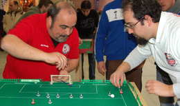 gioco Una concitata fase durante una partita di Subbuteo