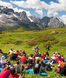 In Trentino dove le Dolomiti risuonano 1 Il concerto di Mario Brunello in Val Rendena. Foto di Daniele Lira