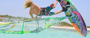 Acrobazie di windsurf freestyle