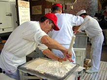 La preparazione del torrone