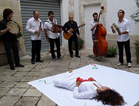 tour La Taranta tra spettacolo e folclore