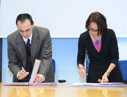 Gianni Armani (Terna) e Elena D'Andrea (Lipu) firmano l'accordo