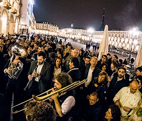 Musica in piazza Vittorio (phLuigiCeccon)