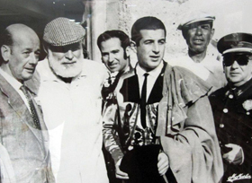 Ernest Hemingway con il matador, Antonio Ordonez