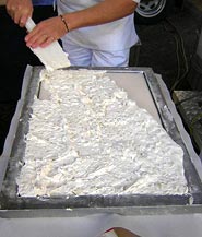 La preparazione del torrone