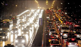 Traffico intenso sulle strade di Pechino (Foto: en.beijing2008.cn)