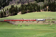  Locomotore italiano e carrozze austriache sulla linea internazionale del Brennero