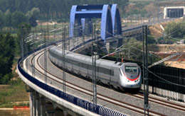 Linea Milano - Torino, treno Alta Velocità sul viadotto Dora