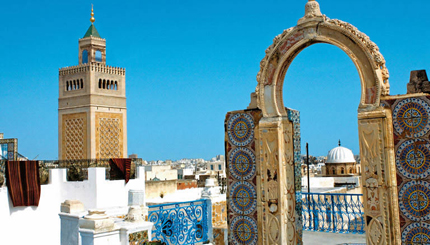 La Moschea Zitouna svetta sulle terrazze di Tunisi