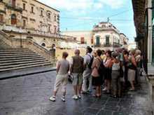 Un gruppo di turisti in Sicilia