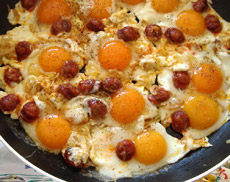Piatto tipico della Navarra, uova con chistorra
