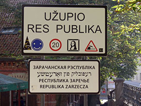 Il cartello della Repubblica di Uzupis