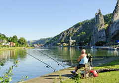 Dinant, riva del fiume Mosa (© OPT - J.P.Remy)