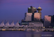 Veduta notturna di Vancouver (Foto: Tourism British Columbia)
