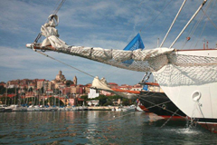 Sguardo sulla città di Imperia da Porto Maurizio