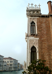 La vista laterale che si gode dalla suite del Pesaro Palace