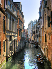 Venezia lancia la prima guida della città in arabo