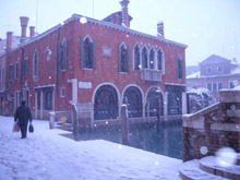 Una foto d'archivio di Venezia sotto la neve