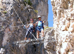 Sospesi su una via ferrata