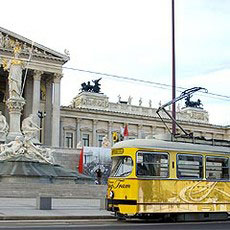 Il Vienna Ring Tram compie tutto il giro del Ring con partenze intervallate di 30 minuti da Schwedenplatz © Wiener Linien 