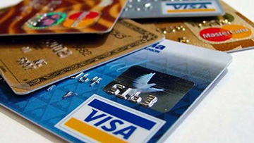 Viaggi online, occhio alle commissioni della carta di credito