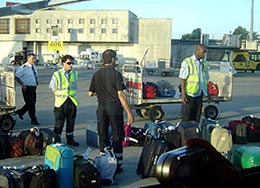 L'identificazione dei bagagli (Foto:Caroline Casteigt)
