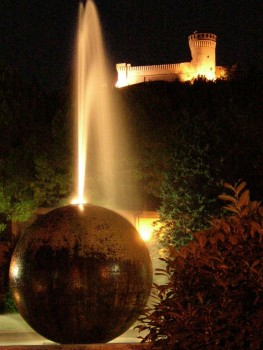 Brisighella---palla-con-rocca-di-notte