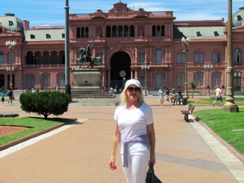 Carla-Marchetto-davanti-alla-CASA-ROSADA