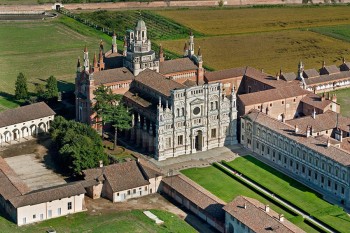 Fotografia_aerea_Certosa_di_Pavia_monastero2
