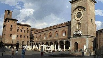 Mantova-piazza-delle-Erbe